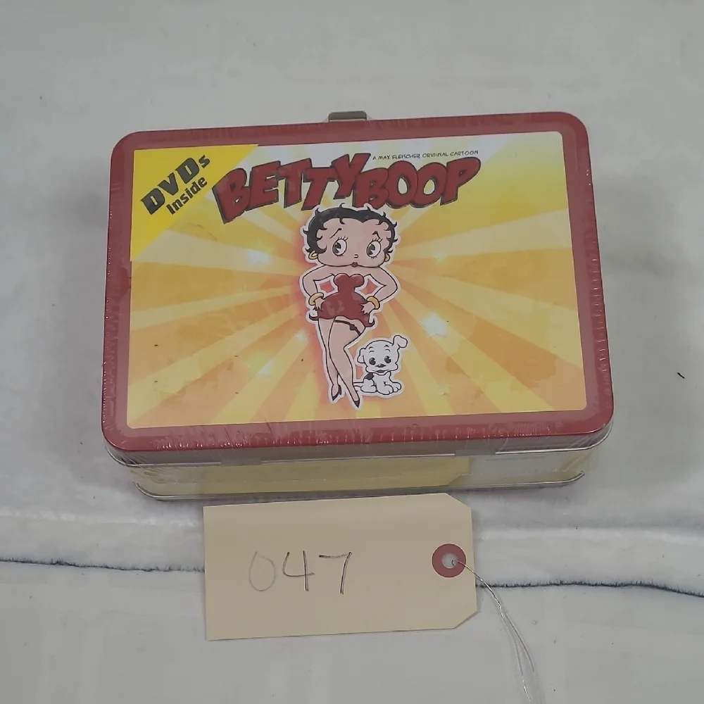 Vintage Betty Boop Red and Yellow Kids Lunch Box With DVDS Inside. - Picture 7 of 7